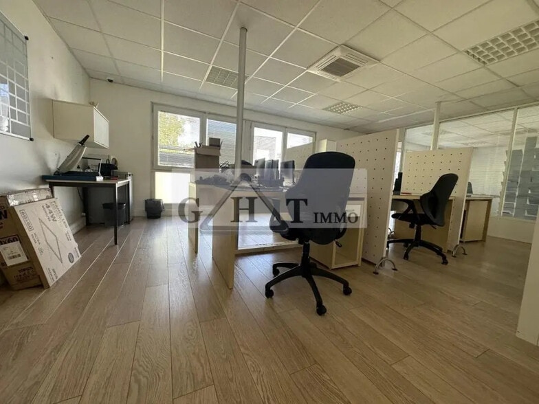 Industrial in Créteil for lease - Interior Photo - Image 2 of 6