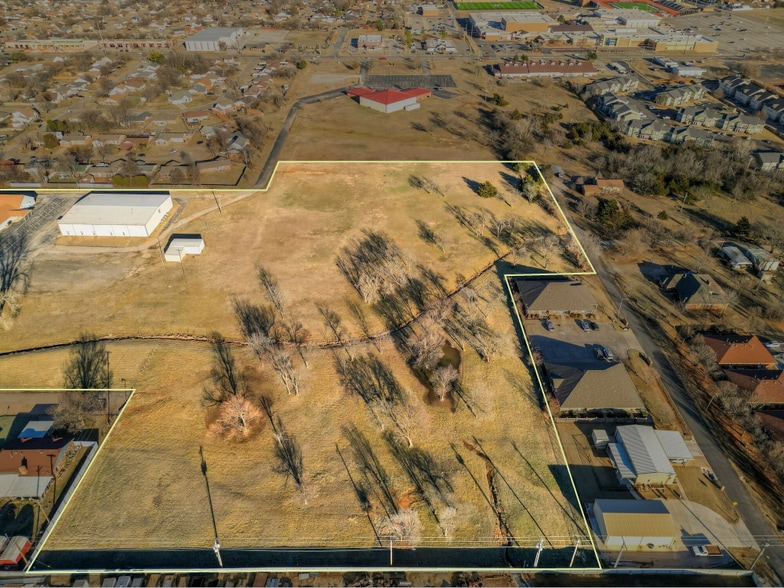 408 Century Dr, Moore, OK for sale - Building Photo - Image 2 of 5