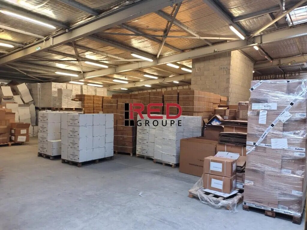 Location Entrepôt 550 m² - Photo 1