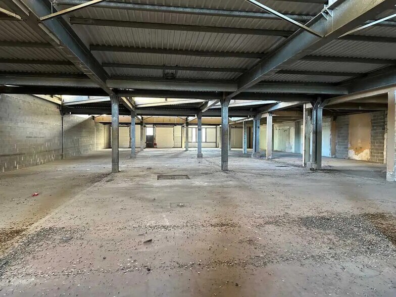 Flex in Corbas for sale - Building Photo - Image 3 of 6