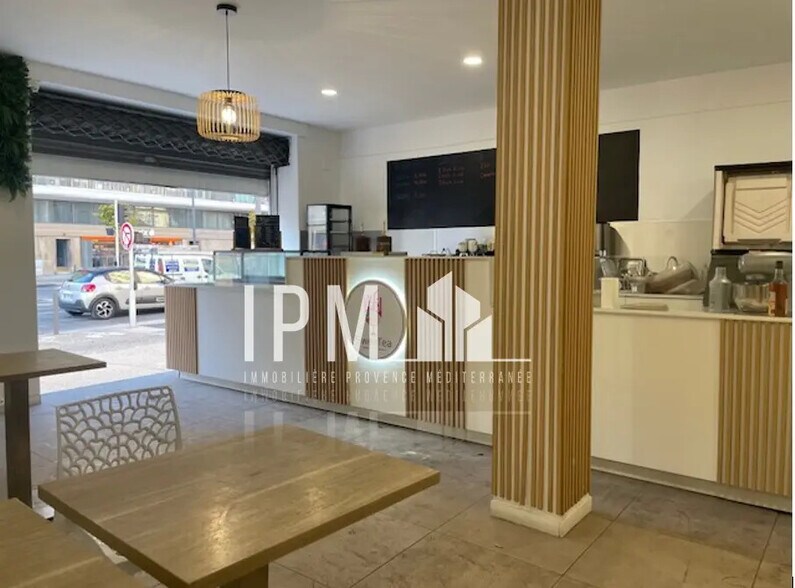 Retail in Marseille for lease - Interior Photo - Image 2 of 6