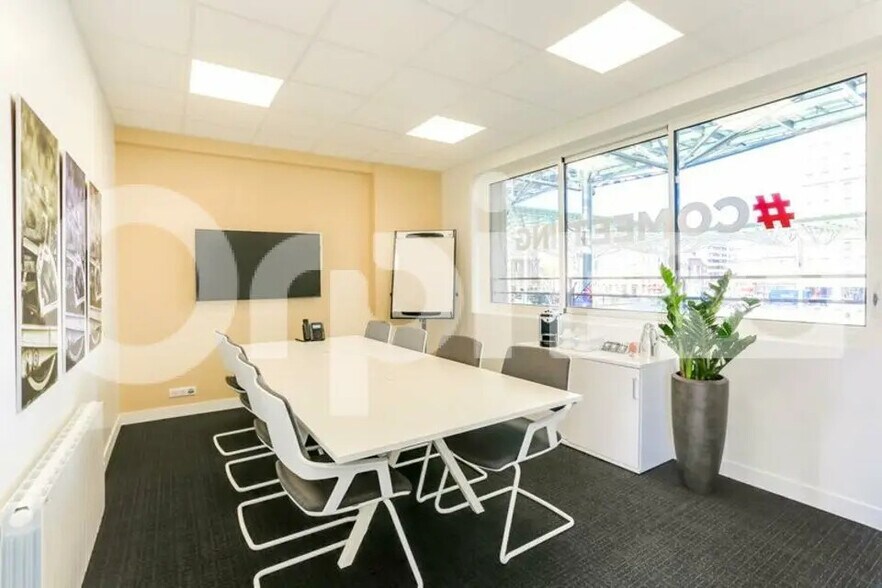 47 Place Alphonse Fiquet, Amiens for lease - Building Photo - Image 2 of 25