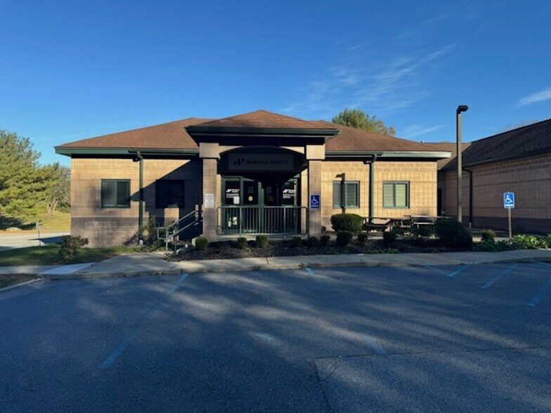 17 Crum Elbow Rd, Hyde Park, NY for sale - Building Photo - Image 2 of 2