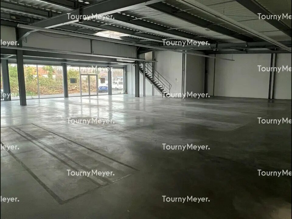 Retail in Lons for lease Interior Photo- Image 1 of 6