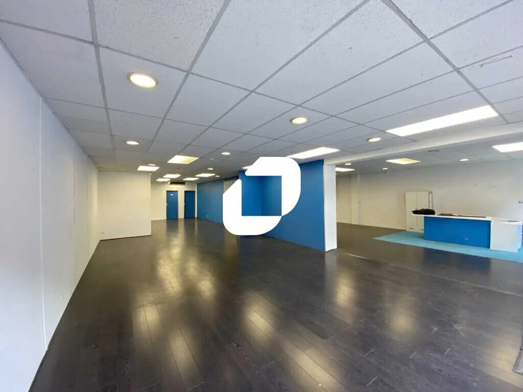 Location Commerce 415 m² - Photo 1