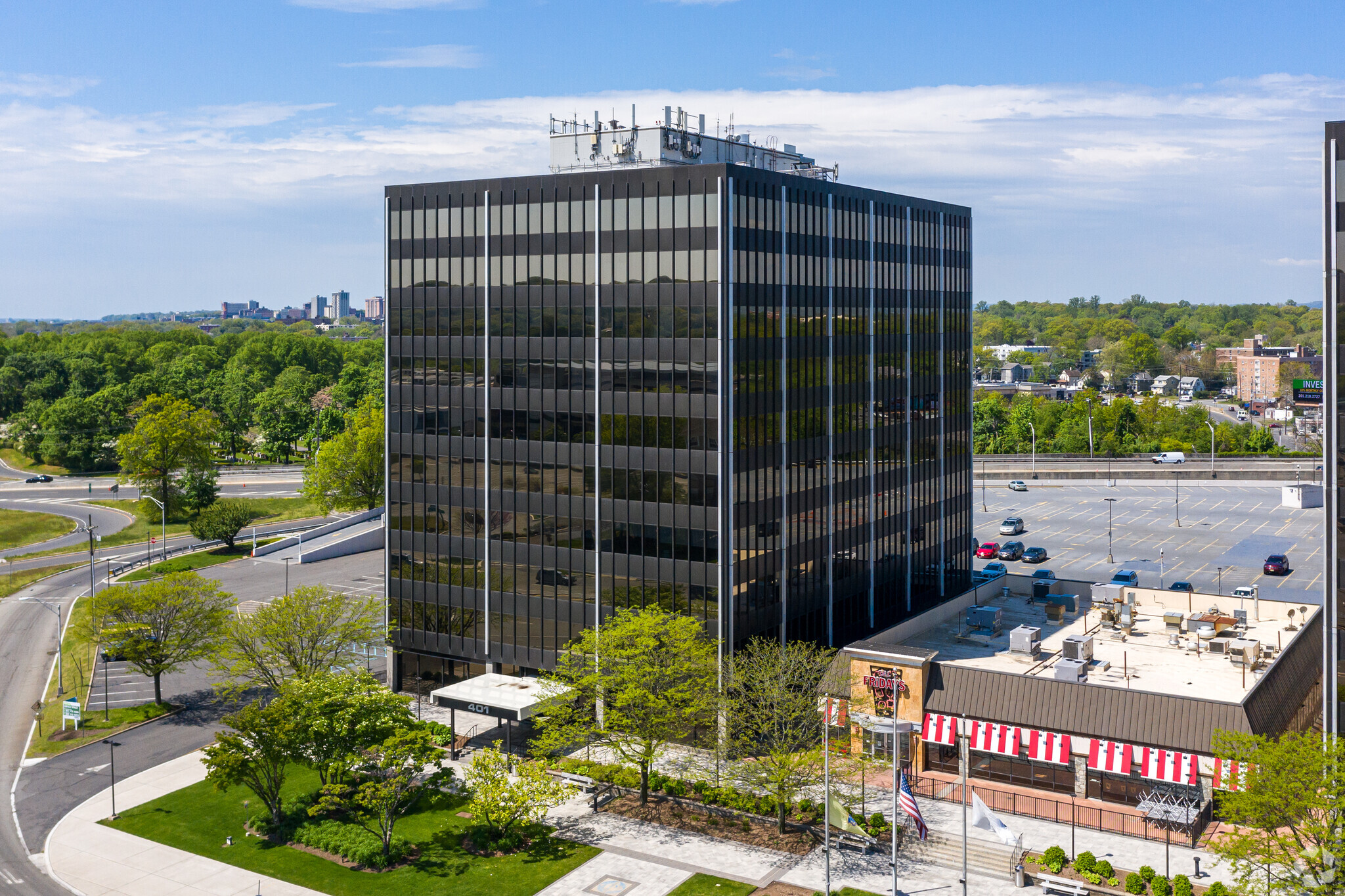 401 Hackensack Ave, Hackensack, NJ for lease Building Photo- Image 1 of 14