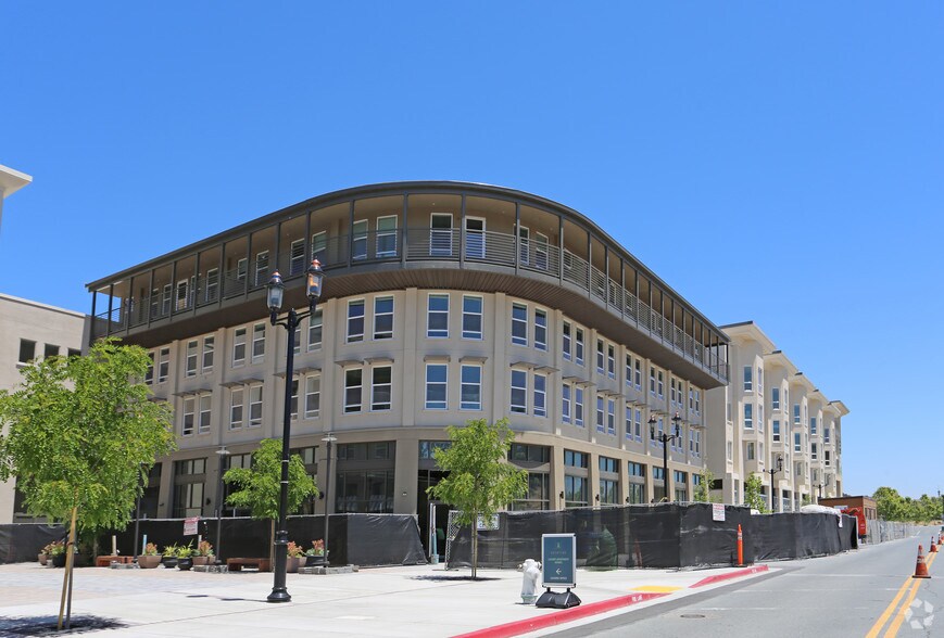 1375-1411 Sycamore Ave, Hercules, CA for lease - Building Photo - Image 2 of 147