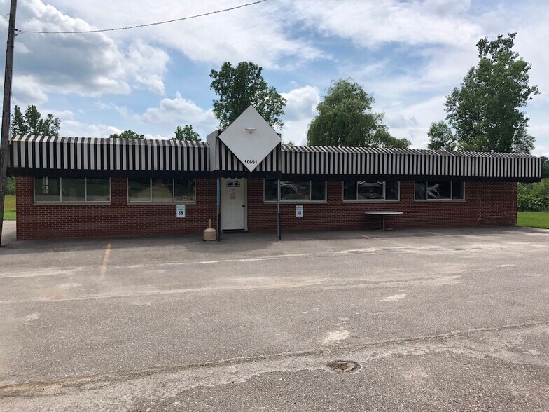10691 W Grand River Rd, Fowlerville, MI for sale - Building Photo - Image 1 of 1