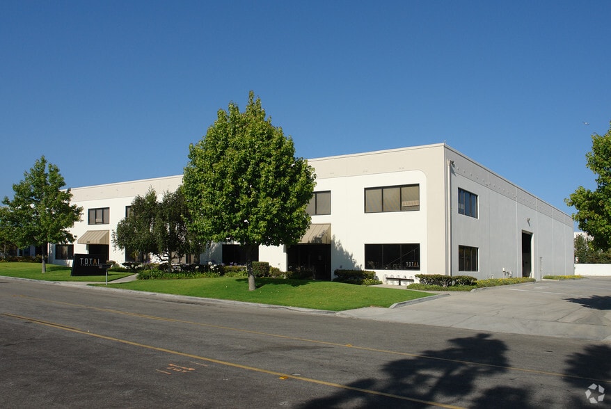1696-1698 Walter St, Ventura, CA for sale - Building Photo - Image 1 of 4