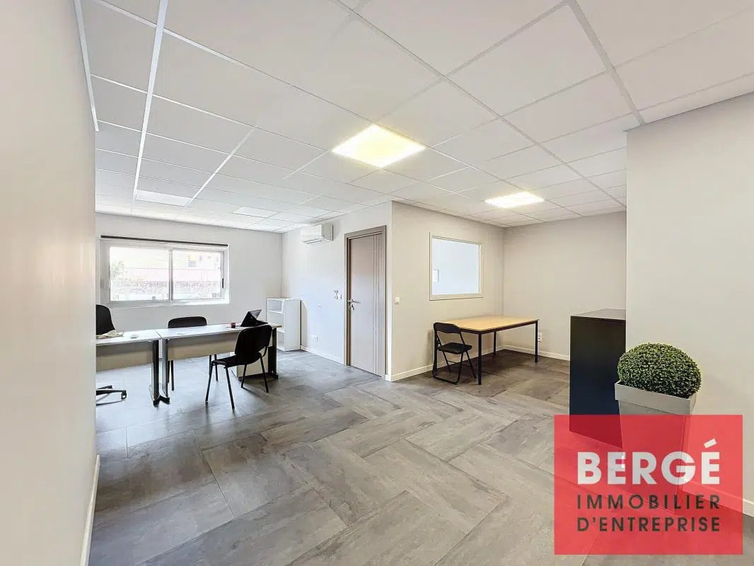 Office in Antibes for sale Interior Photo- Image 1 of 5