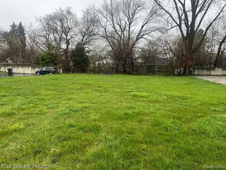 149 E Maple Rd, Troy, MI for sale - Primary Photo - Image 1 of 1