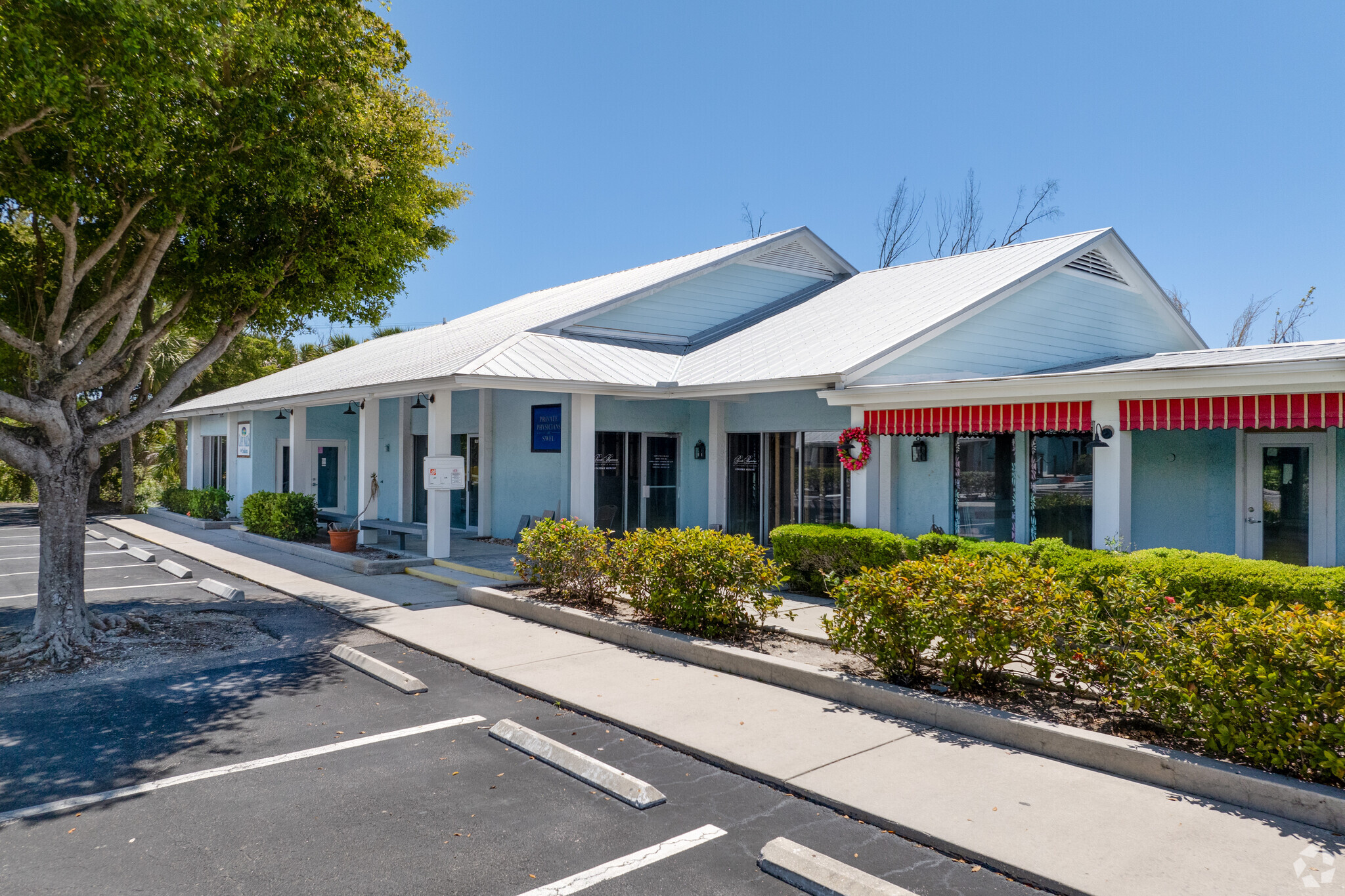 2407 Periwinkle Way, Sanibel, FL for lease Building Photo- Image 1 of 7