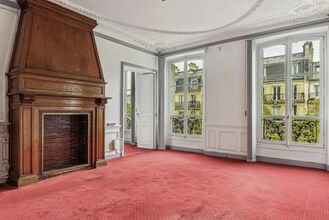 114 Boulevard De Magenta, Paris for sale Interior Photo- Image 1 of 6