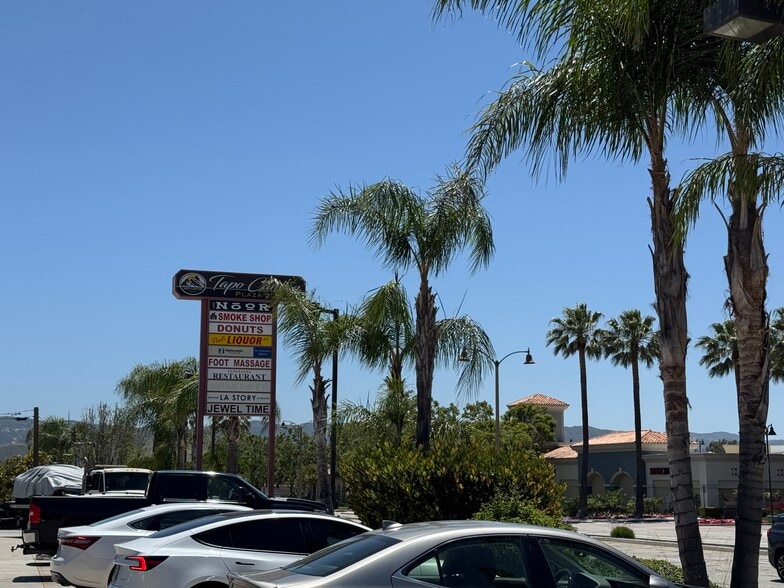 2760 Tapo Canyon Rd, Simi Valley, CA for lease - Building Photo - Image 2 of 4