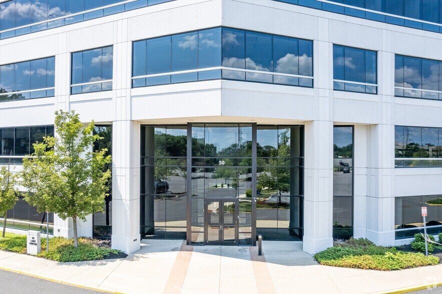 50 Lake Center Executive Pky, Marlton, NJ for lease - Building Photo - Image 2 of 7