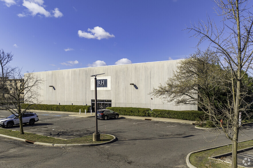 330 N State Rt 17, Paramus, NJ for sale - Primary Photo - Image 1 of 11