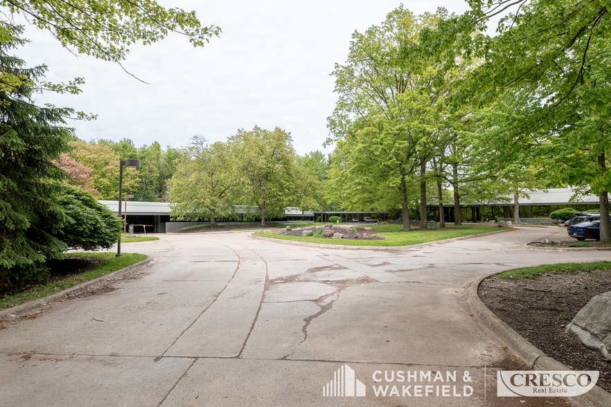 28800 Clemens Rd, Cleveland, OH for lease - Building Photo - Image 2 of 7
