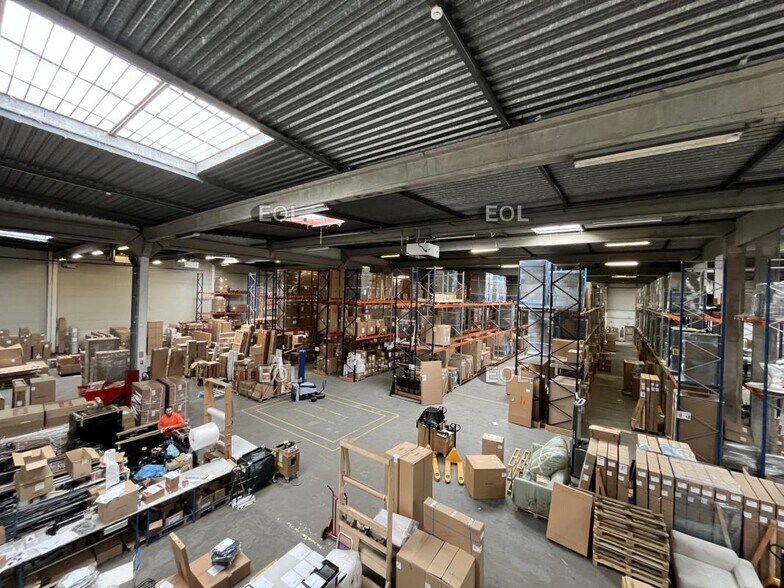 Industrial in Épône for lease - Building Photo - Image 2 of 9