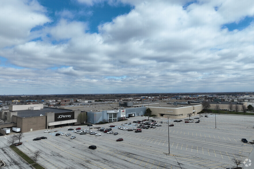 1995 Southlake Mall, Merrillville, IN for sale - Building Photo - Image 3 of 23