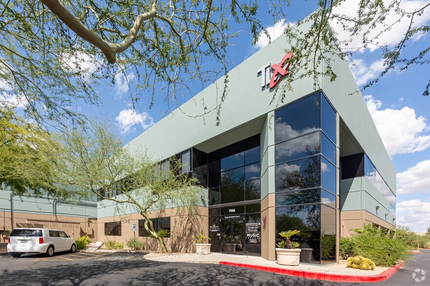 7944 E Beck Ln, Scottsdale, AZ for lease - Image 1 of 9