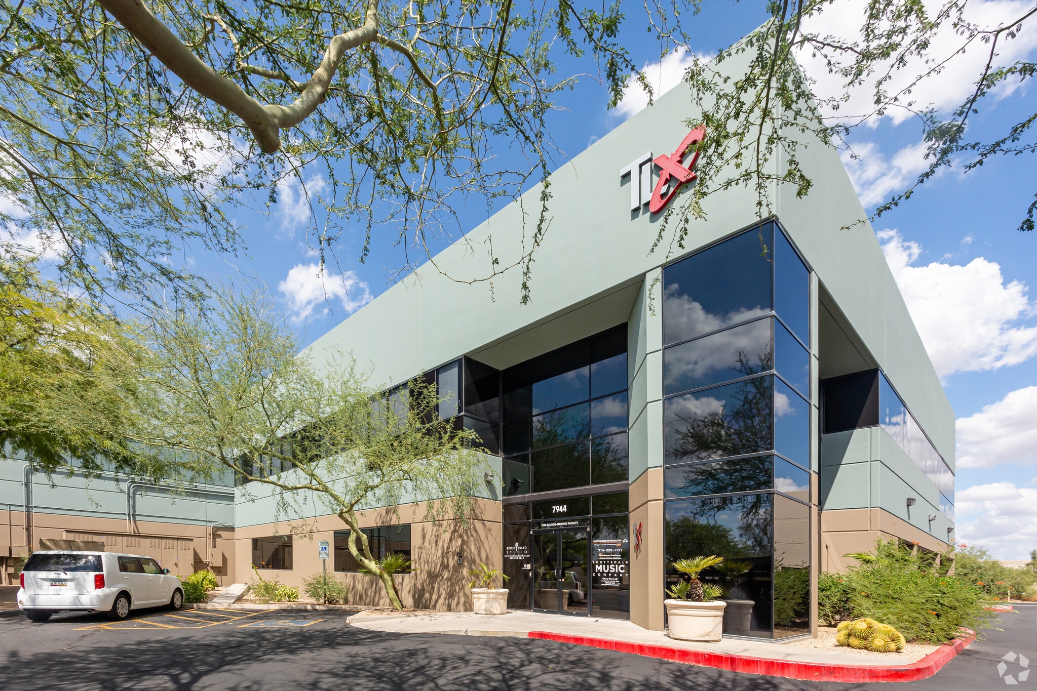 7944 E Beck Ln, Scottsdale, AZ for lease Building Photo- Image 1 of 8