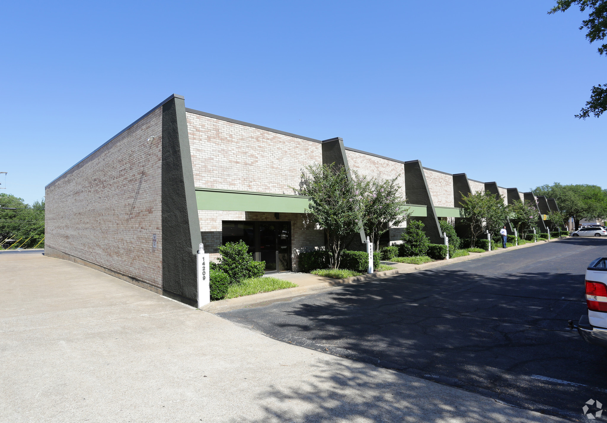 14209-14223 Proton Rd, Farmers Branch, TX for lease Building Photo- Image 1 of 4