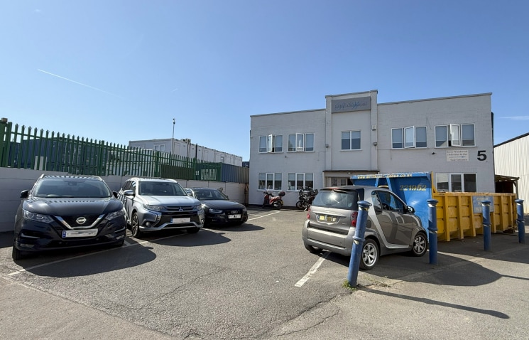 Island Farm Ave, West Molesey for sale - Building Photo - Image 1 of 3