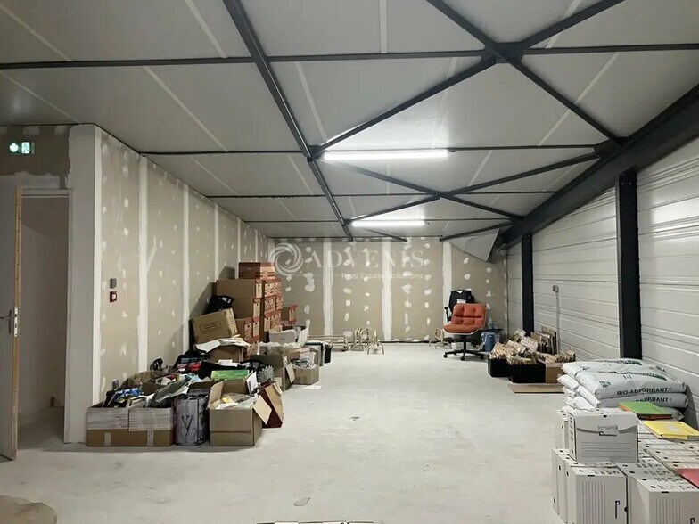 Flex in Bourges for lease - Interior Photo - Image 3 of 3