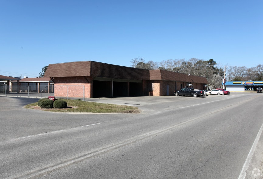910 N 2nd Ave, Dillon, SC for sale - Building Photo - Image 2 of 2