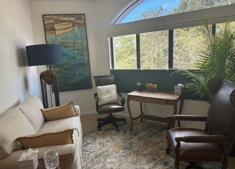 162 S Rancho Santa Fe Rd, Encinitas, CA for sale - Interior Photo - Image 1 of 1