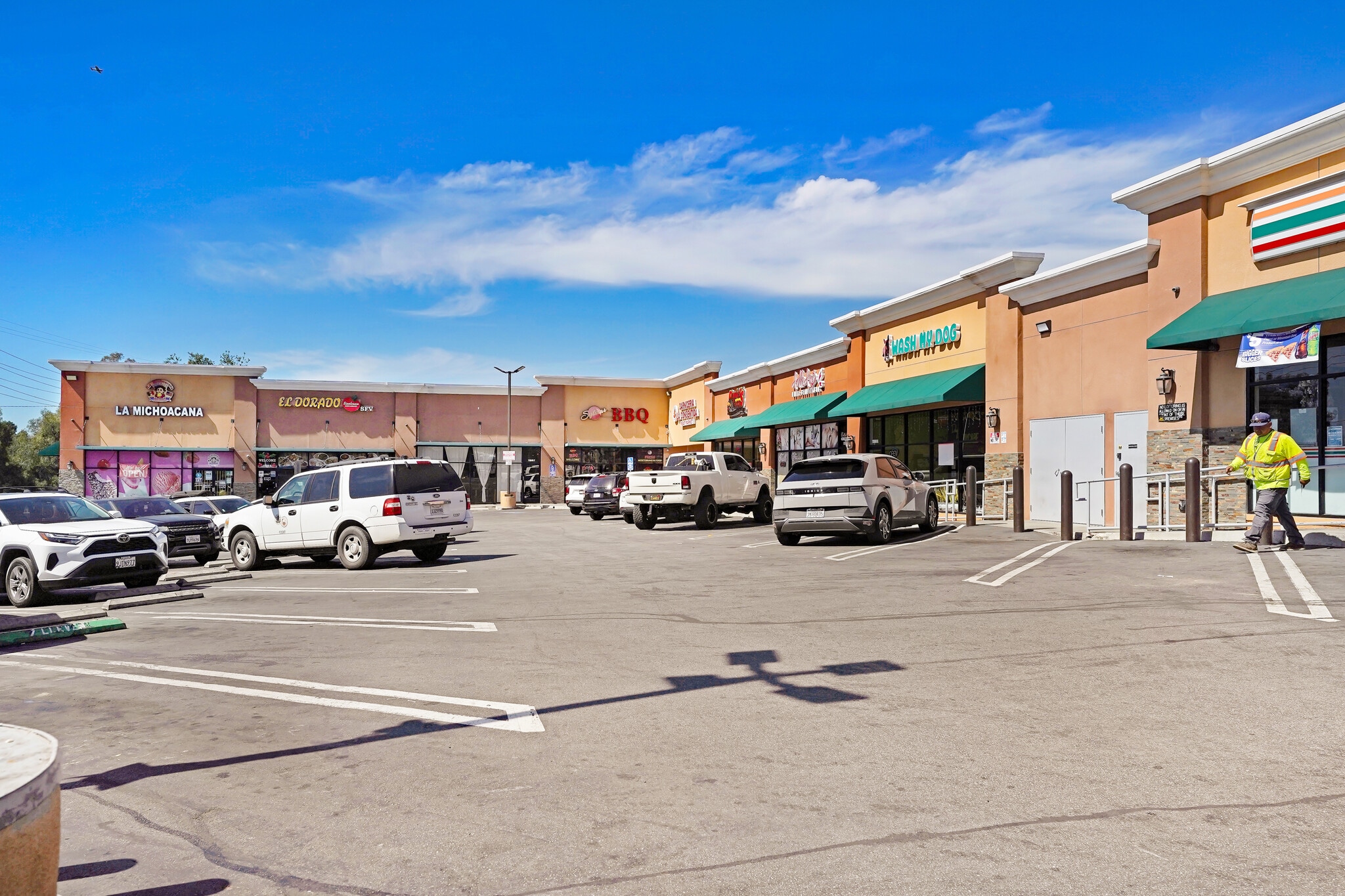 11844 Foothill Blvd, Sylmar, CA for lease Primary Photo- Image 1 of 8