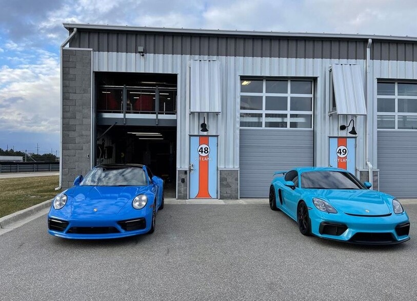 48 Pit Ln, Pontiac, MI for sale - Primary Photo - Image 1 of 23