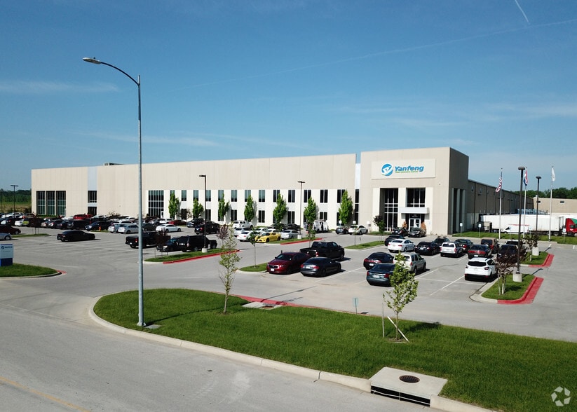 4110 NW Helena Rd, Riverside, MO for sale - Aerial - Image 2 of 5