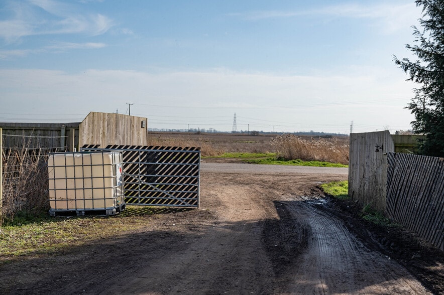 10 Hale Fen, Littleport for sale - Primary Photo - Image 1 of 6