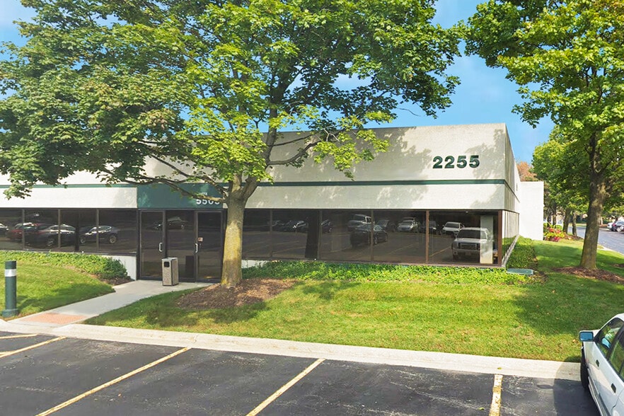 2255 Enterprise Dr, Westchester, IL for lease - Building Photo - Image 2 of 6