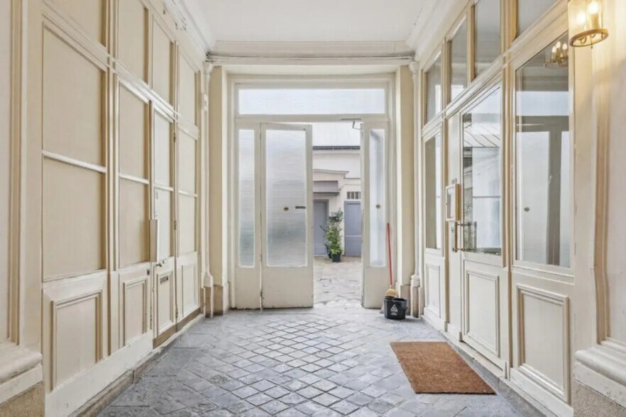 110 Rue La Boétie, Paris for lease - Lobby - Image 3 of 4