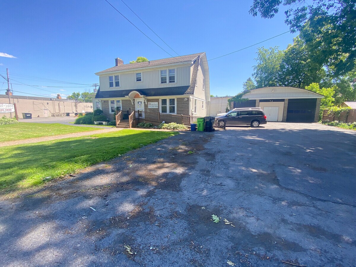 5768 Crabtree Ln, Cicero, NY 13039