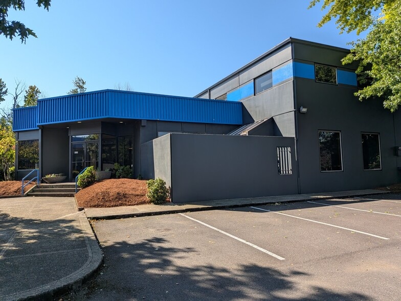 5810 NE Skyport Way, Portland, OR for sale - Building Photo - Image 3 of 8