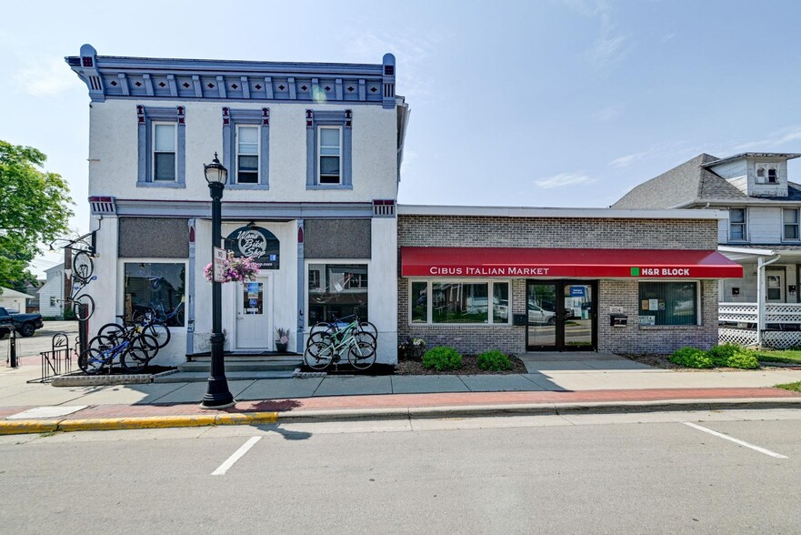 200 W Main St, Waunakee, WI for sale - Building Photo - Image 1 of 52