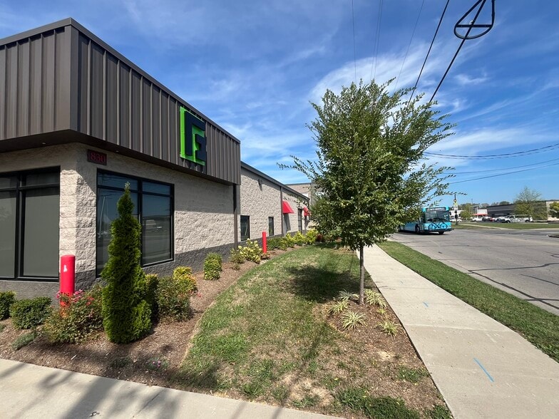 830 Eastern Blvd, Clarksville, IN for lease - Building Photo - Image 2 of 11