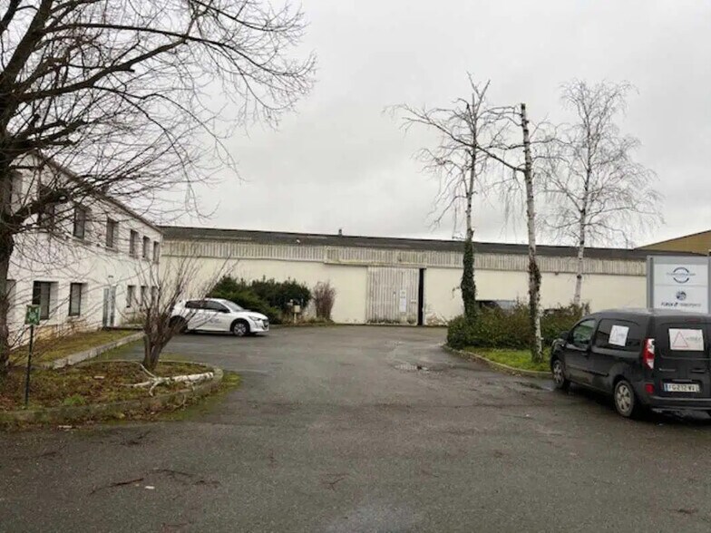 Industrial in Thiverval-Grignon for sale - Building Photo - Image 3 of 9