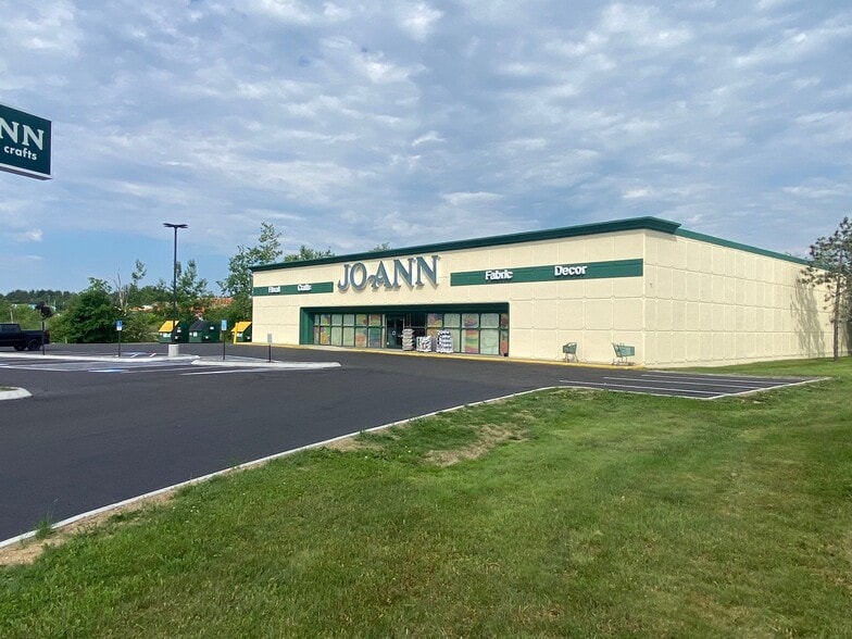 710 Stillwater Ave, Bangor, ME for lease - Building Photo - Image 1 of 1