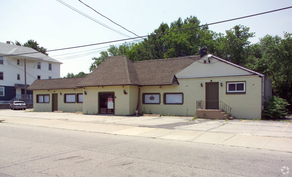 754 Front St, Woonsocket, RI for lease - Primary Photo - Image 1 of 88