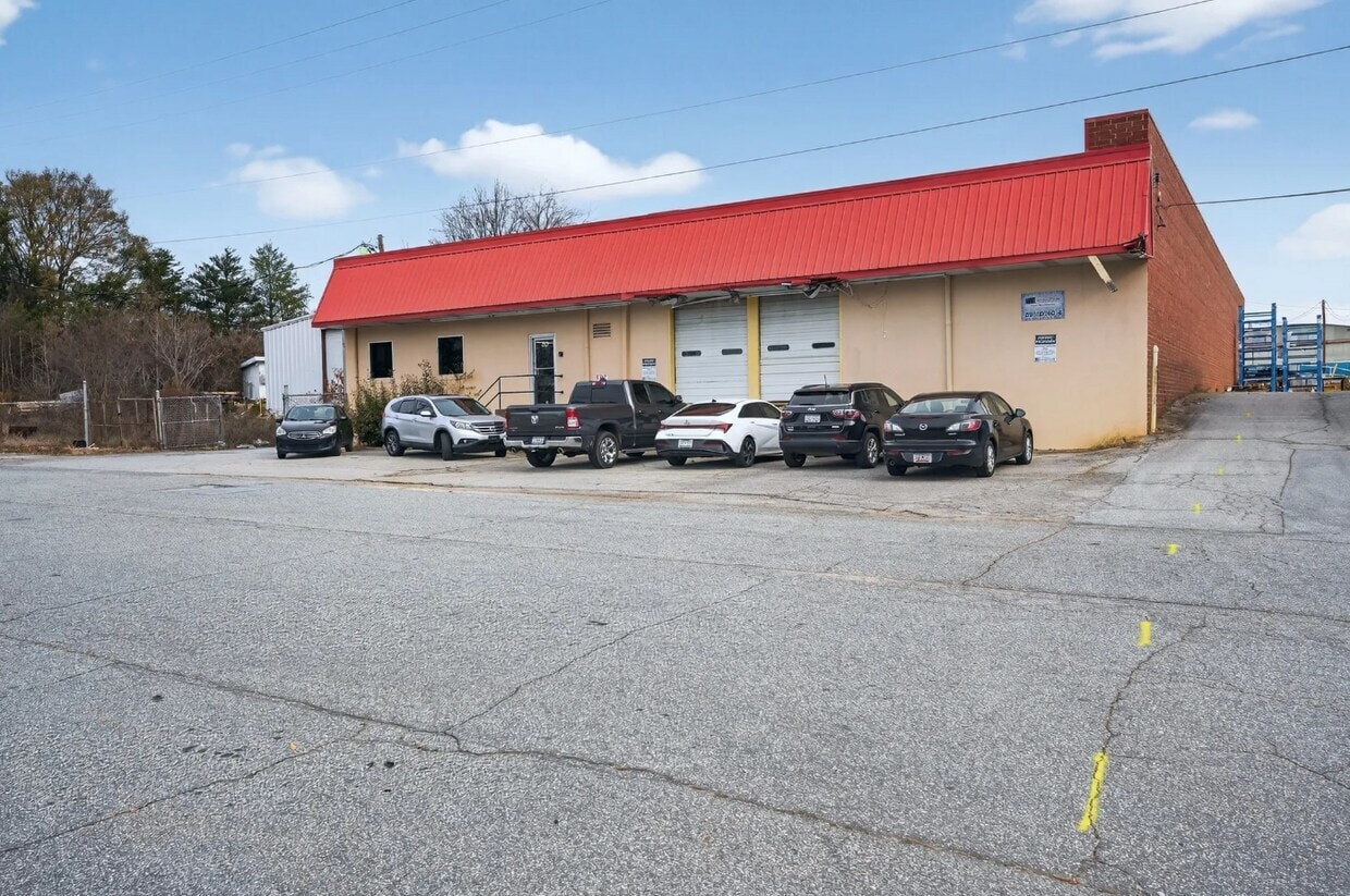 12 Crigler St, Greenville, SC for lease Interior Photo- Image 1 of 4