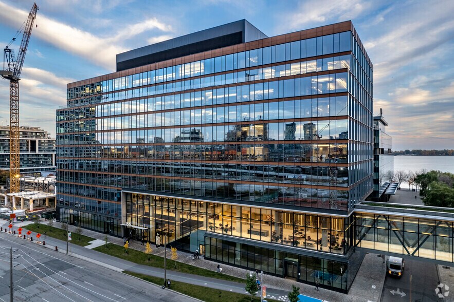 125 Queens Quay E, Toronto, ON for lease - Building Photo - Image 1 of 23