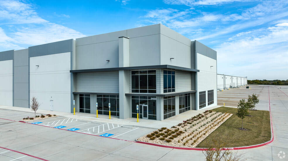 3400 N Sylvania Ave, Fort Worth, TX for lease - Building Photo - Image 3 of 8