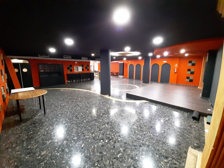 Retail in Alzira for lease - Building Photo - Image 3 of 15