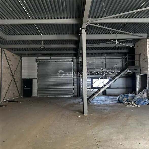 Office in  for lease - Interior Photo - Image 2 of 9