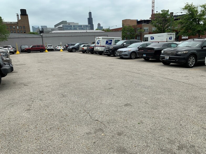 1419 W Carroll Ave, Chicago, IL for lease - Building Photo - Image 3 of 10