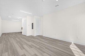 Oviedo On The Park, Oviedo, FL for lease Interior Photo- Image 2 of 6